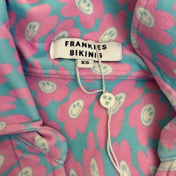 Frankie’s Bikinis Coco Terry Button Up Short Sleeve Shirt in Daisy Dream size XS - Picture 8 of 8